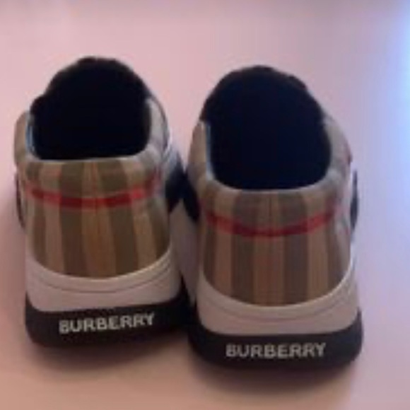 Burberry toddler sneakers - Picture 2 of 3